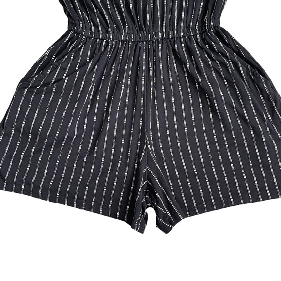 Old Navy High Neck Sleeveless Black Printer Jumpsuit Women’s Size XSP Keyhole - Picture 5 of 8